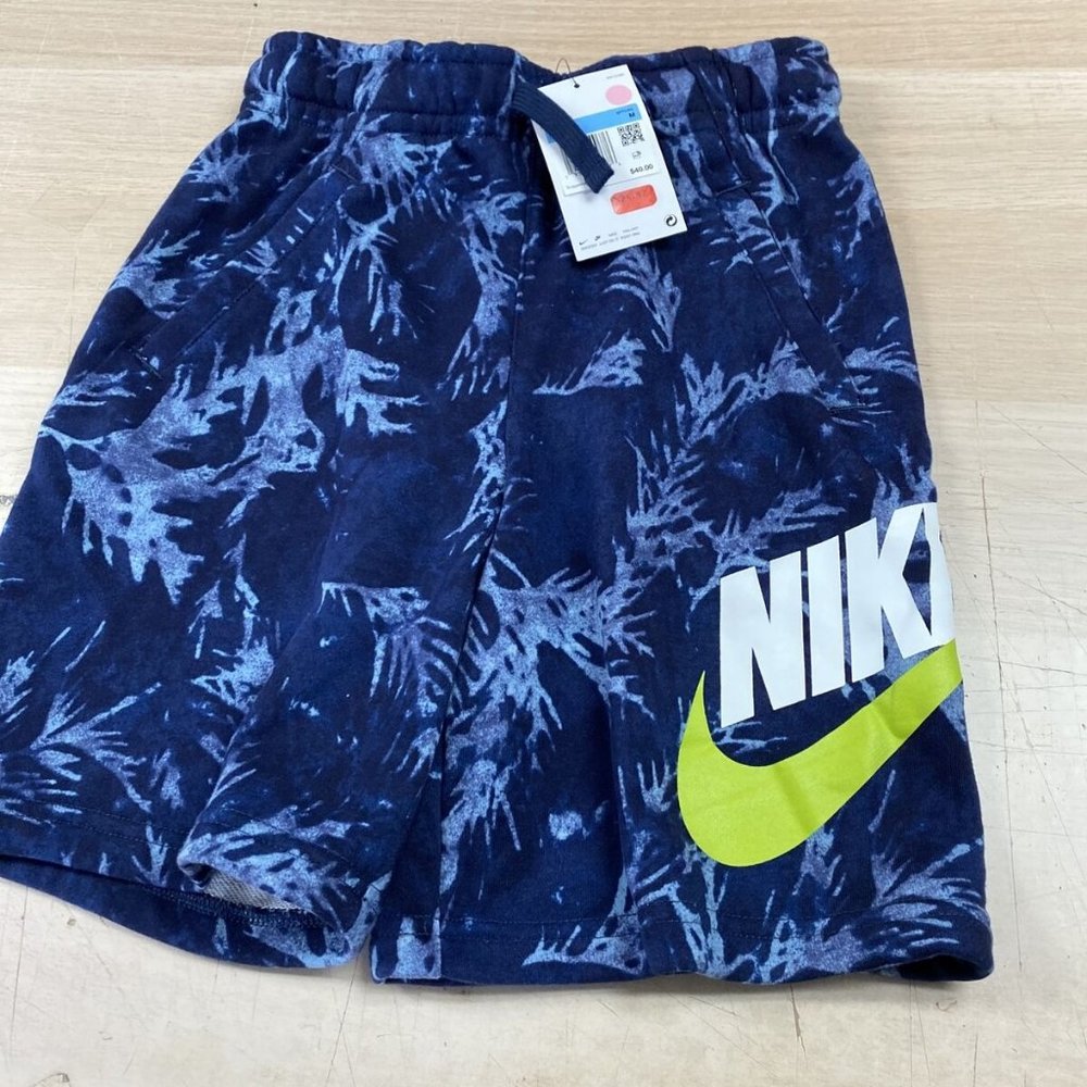 Nike Boy’s Standard Fit Shorts Medium DO6493-410